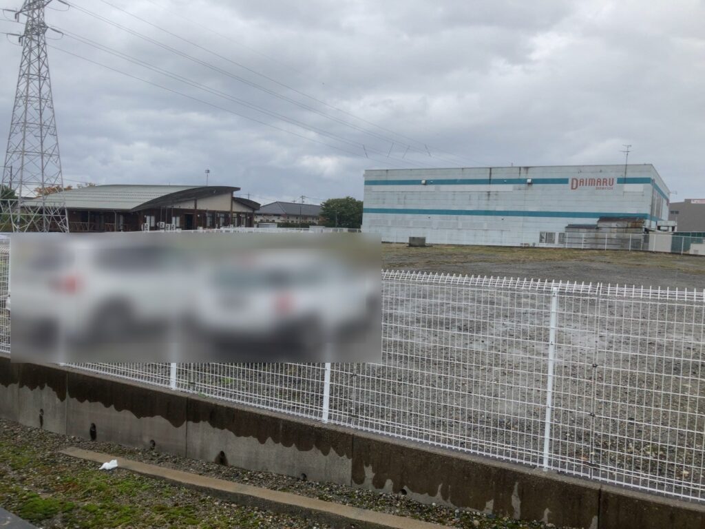 麺と和と、隣の駐車場①